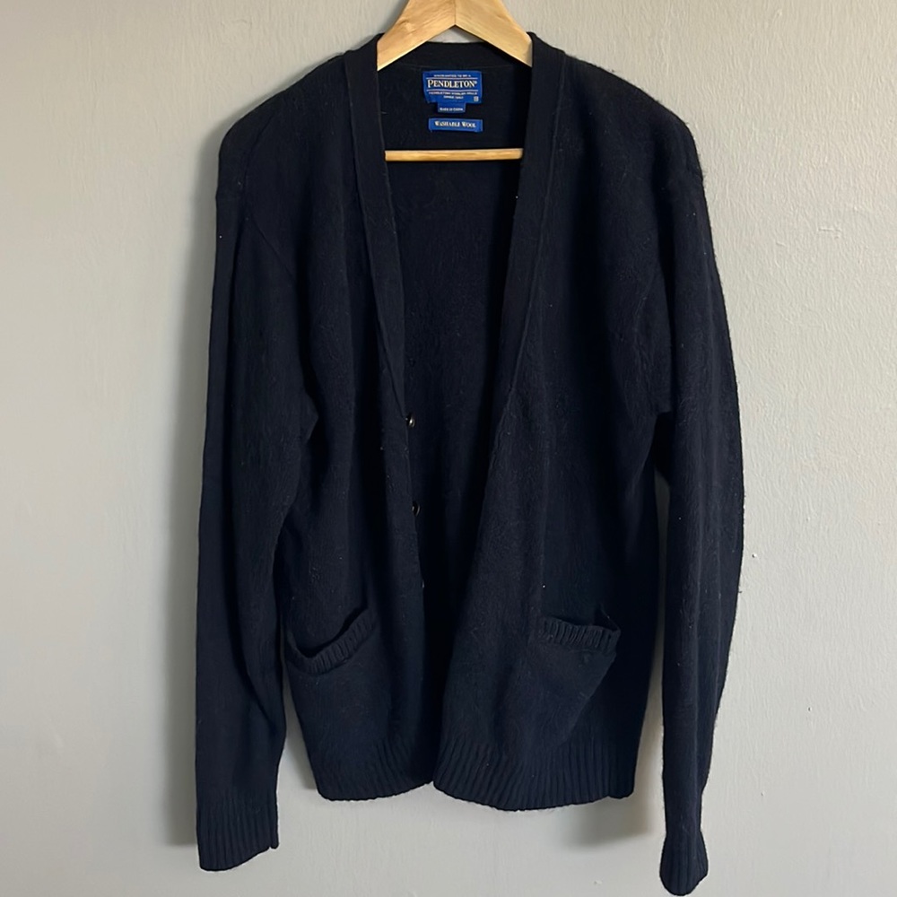 Navy Vintage Pendleton washable wool cardigan. Size Medium. Unisex.
